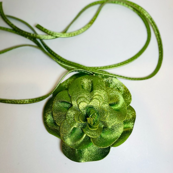 Vintage Metallic Green Leather Flower Blossom Belt - Picture 2 of 6